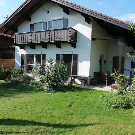 Mit 3 Schlafzimmer In Seenaehe *