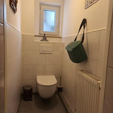 Mit 3 Schlafzimmer In Seenaehe 度假居 Wielenbach