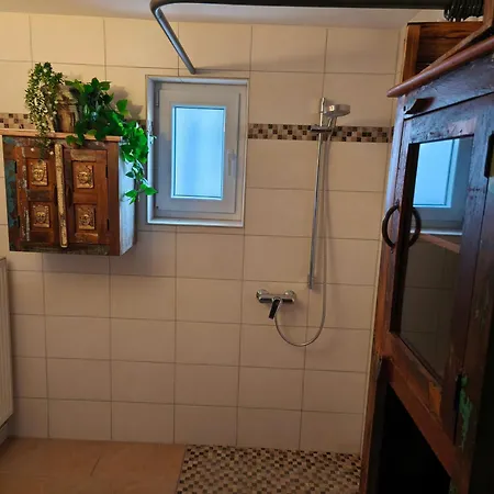 Mit 3 Schlafzimmer In Seenaehe 度假居 Wielenbach
