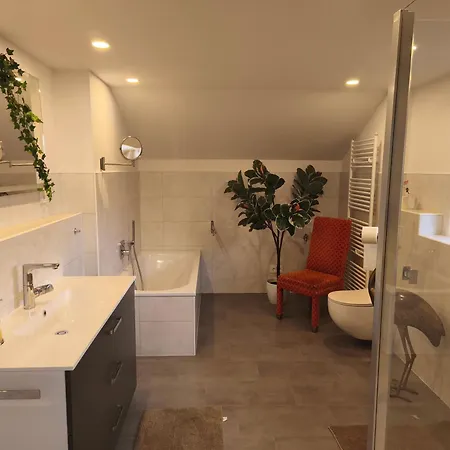 Mit 3 Schlafzimmer In Seenaehe *