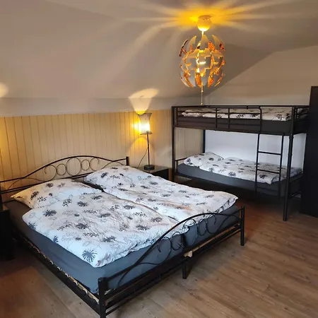 Mit 3 Schlafzimmer In Seenaehe 度假居 *