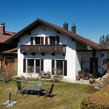 Mit 3 Schlafzimmer In Seenaehe 度假居 Wielenbach