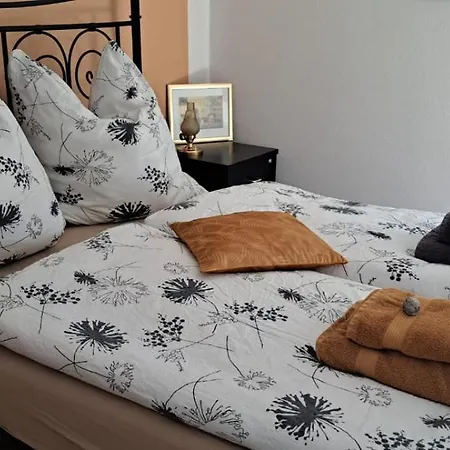 Mit 3 Schlafzimmer In Seenaehe 度假居 Wielenbach