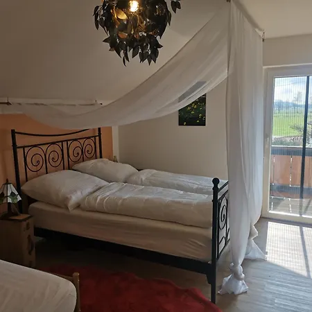 Mit 3 Schlafzimmer In Seenaehe *